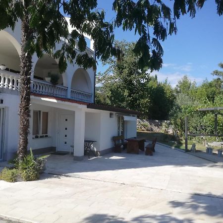 Apartman Nevia Lka Opric المظهر الخارجي الصورة