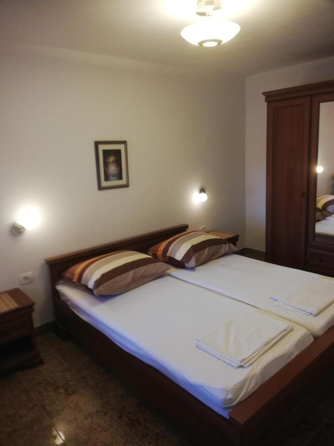 Apartman Nevia Lka Opric المظهر الخارجي الصورة