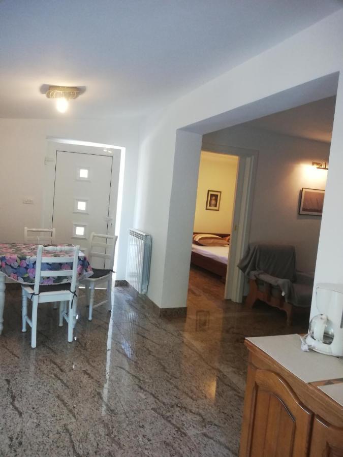 Apartman Nevia Lka Opric المظهر الخارجي الصورة