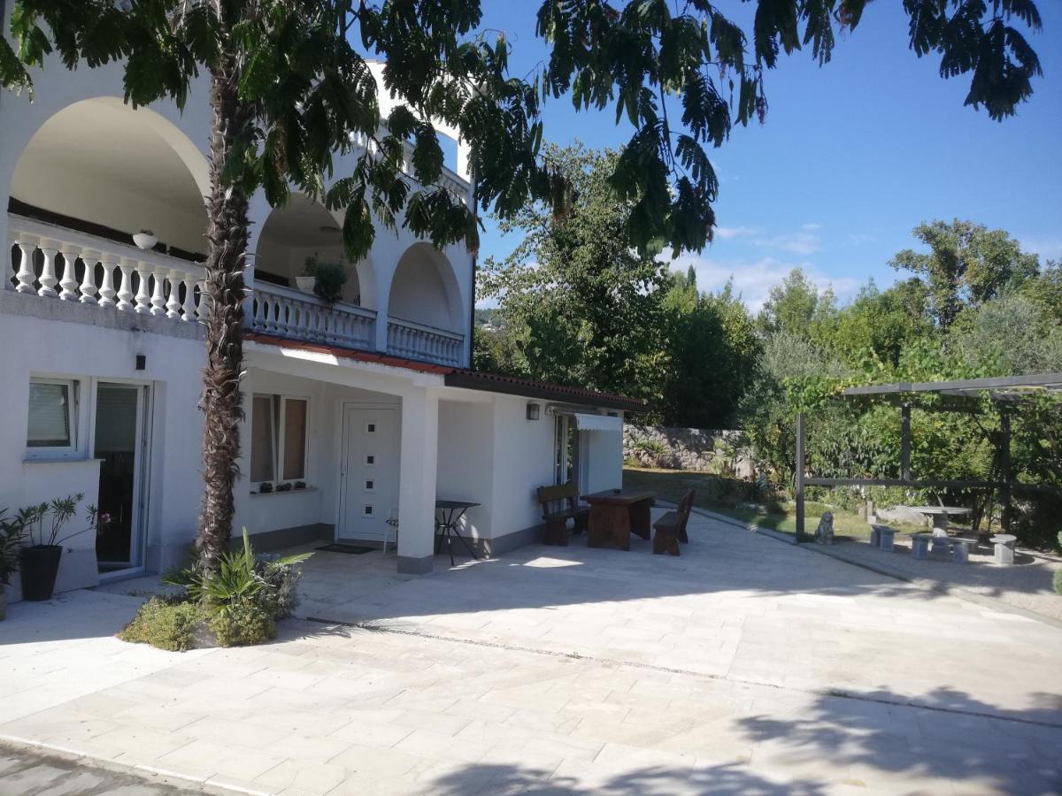 Apartman Nevia Lka Opric المظهر الخارجي الصورة