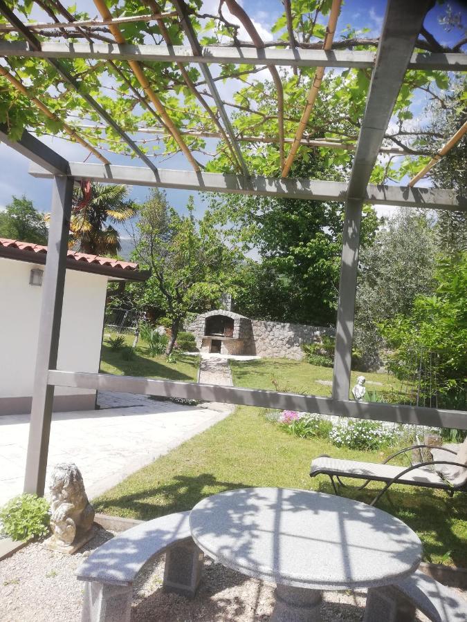 Apartman Nevia Lka Opric المظهر الخارجي الصورة